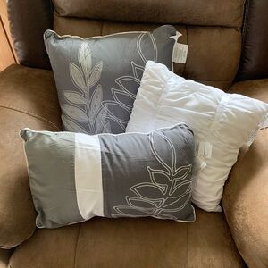 New set of 3 decorative pillows.
